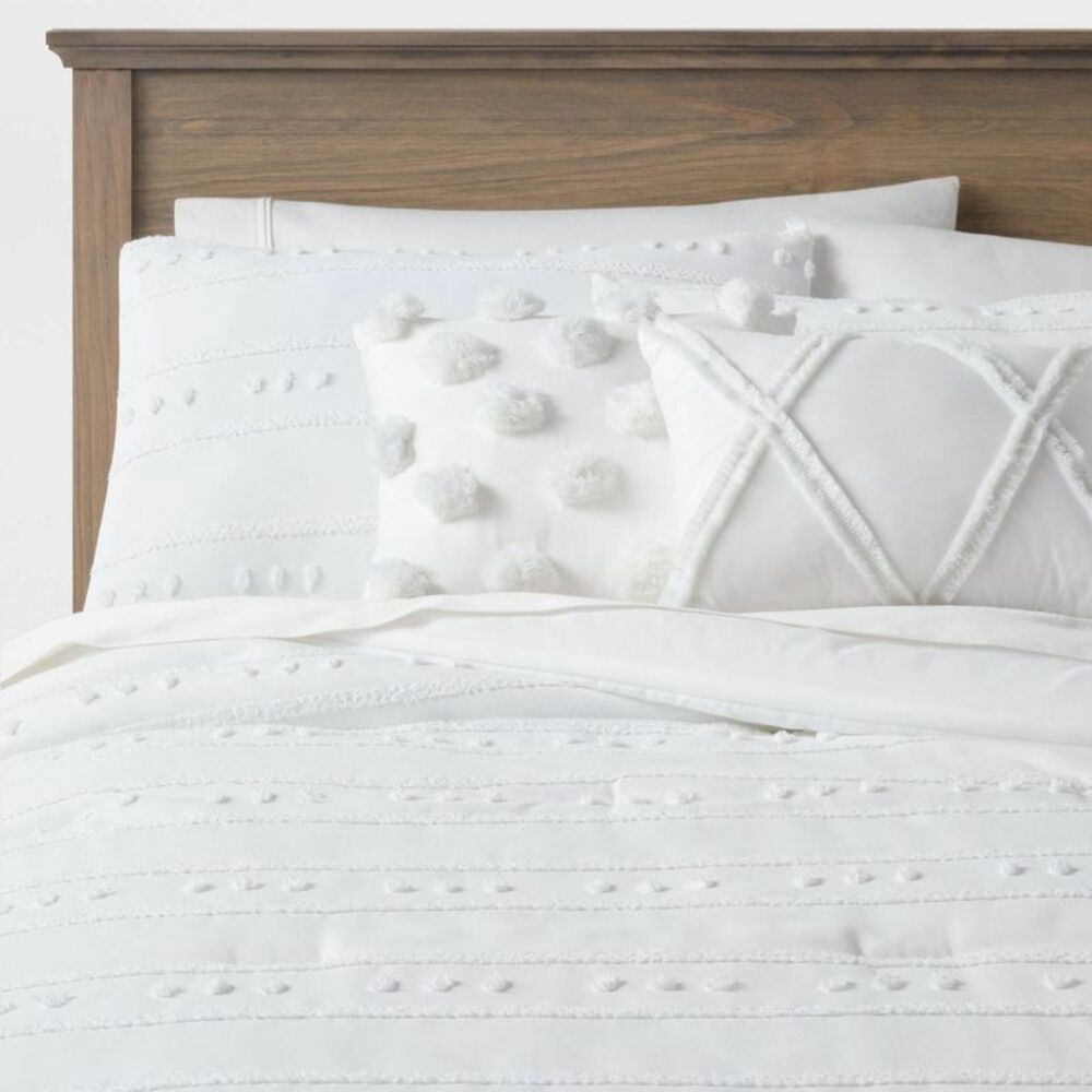 Threshold Twin White Textured Pom-Pom Comforter Set